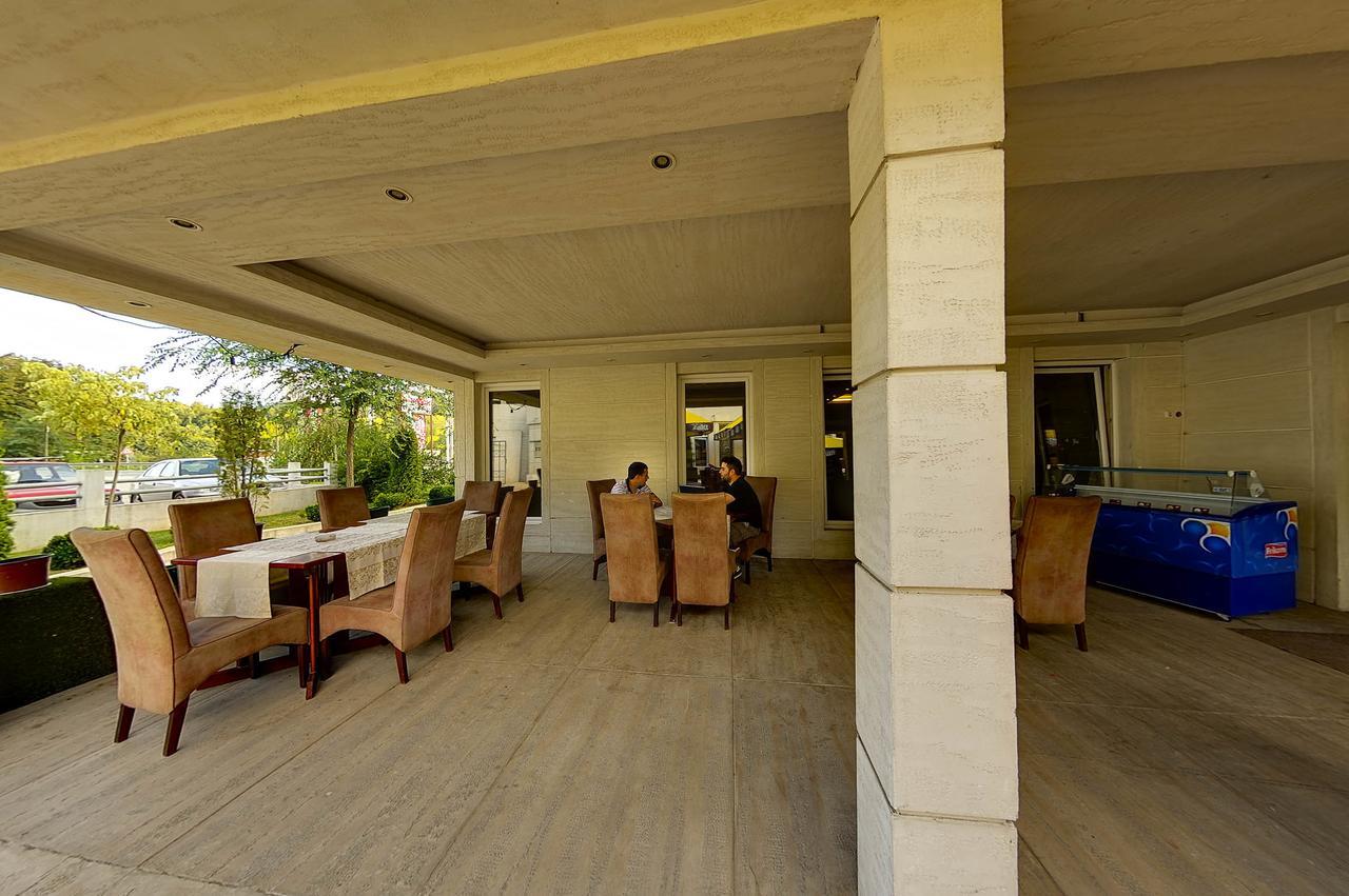 Vila Etna Hotel Ugrinovci  Bagian luar foto