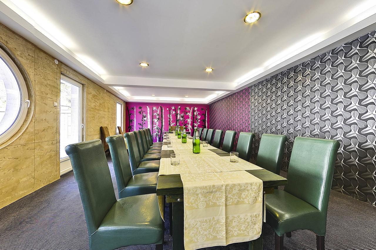 Vila Etna Hotel Ugrinovci  Ruang foto